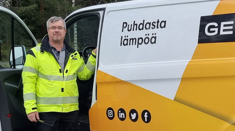 Mika Siren palvelee kenttähuoltoasiakkaita Turun alueella